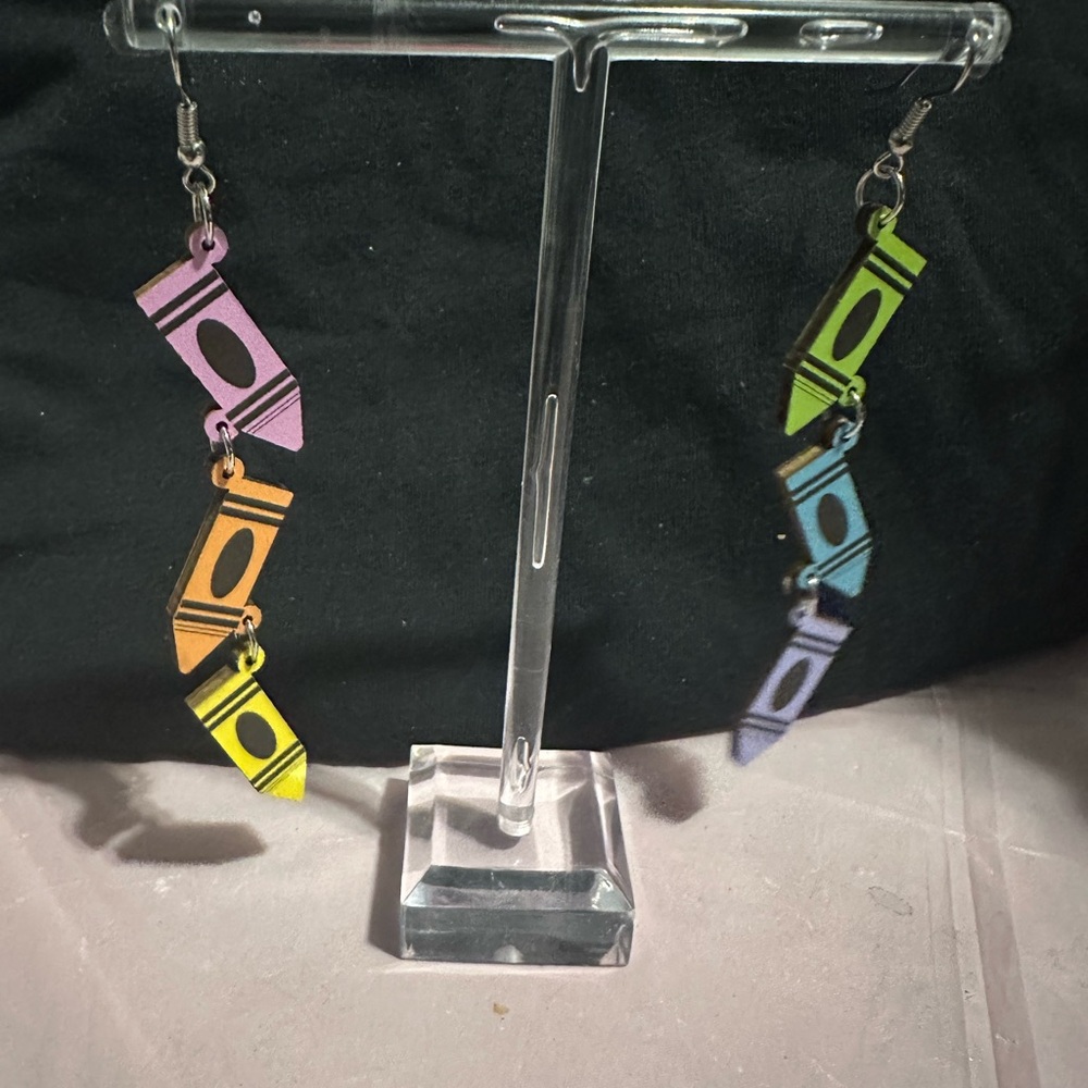 Hanging crayons earrings (teaches edition )